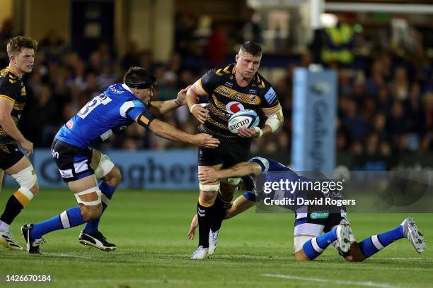 Tom Willis of Wasps is tackled by Josh Bayliss and Richard de Carpentier of Bath Rugby during the Gallagher Premiership Rugby match between Bath...