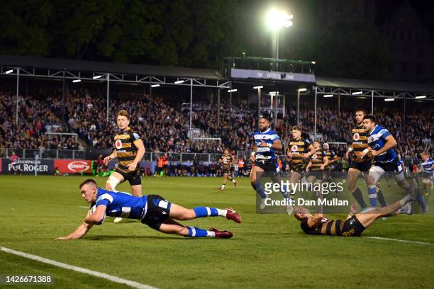 Matt Gallagher of Bath Rugby scores their first try during the Gallagher Premiership Rugby match between Bath Rugby and Wasps at Recreation Ground on...