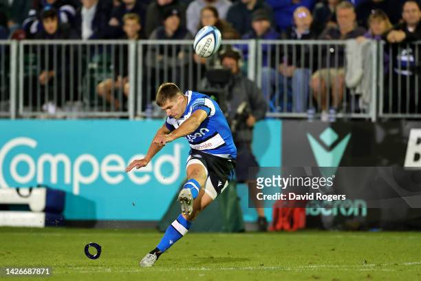Piers Francis of Bath Rugby kicks a penalty during the Gallagher Premiership Rugby match between Bath Rugby and Wasps at Recreation Ground on...