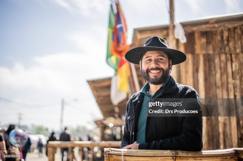 Porträt eines Gaucho im Farroupilha Camp