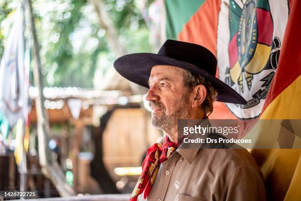 portrait of a gaucho at the farroupilha camp - etnia negra stockfoto's en -beelden