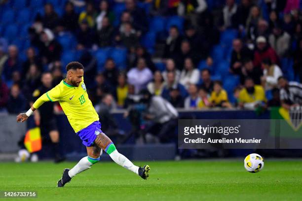 Neymar Jr of Brazil passes the ball during the international friendly match between Brazil and Ghana at Stade Oceane on September 23, 2022 in Le...