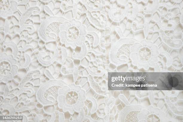 ivory floral lace, close up - encaje fotografías e imágenes de stock
