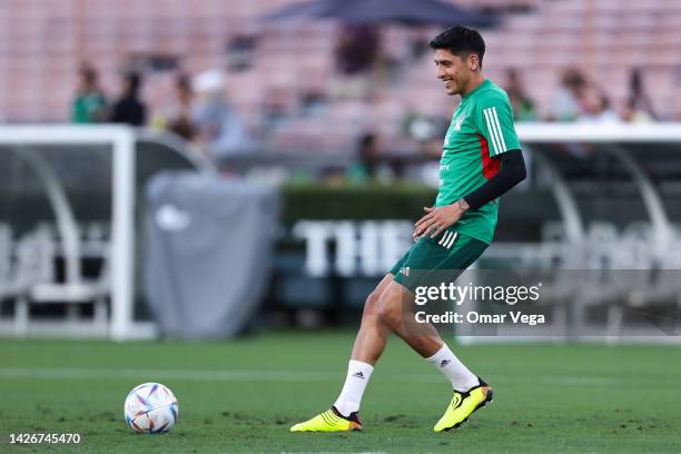 Edson Alvarez of Mexico warms up during a training session ahead of a match between Mexico and Peru at Rose Bowl Stadium on September 22, 2022 in...