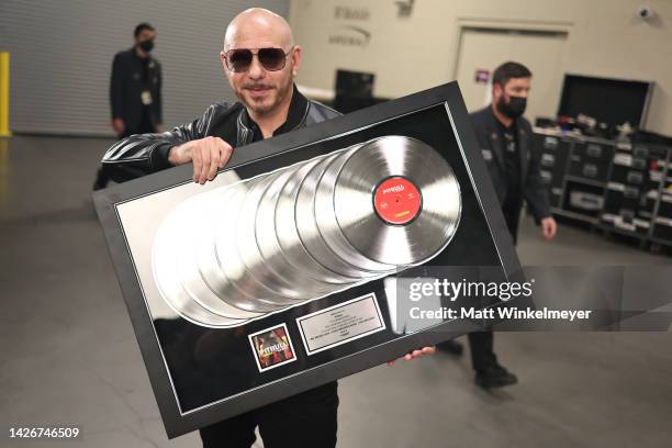 Pitbull poses with an award during the 2022 iHeartRadio Music Festival at T-Mobile Arena on September 23, 2022 in Las Vegas, Nevada.