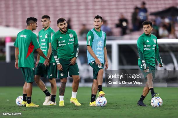 Hirving Lozano of Mexico and his teammates warm up during a training session ahead of a match between Mexico and Peru at Rose Bowl Stadium on...