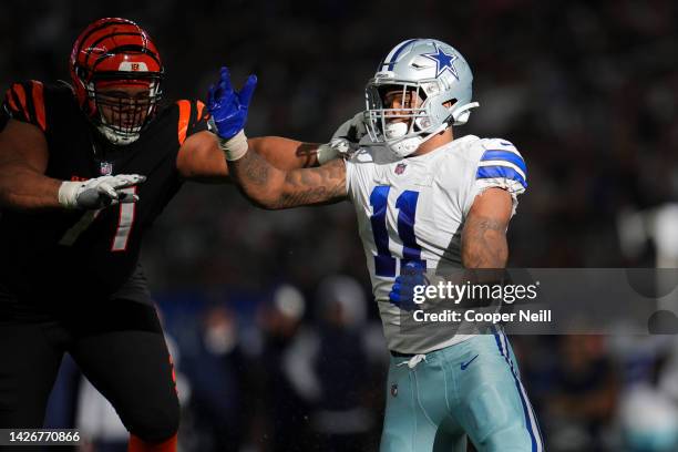 Micah Parsons of the Dallas Cowboys battles with La'el Collins of the Cincinnati Bengals at AT&T Stadium on September 18, 2022 in Arlington, Texas.