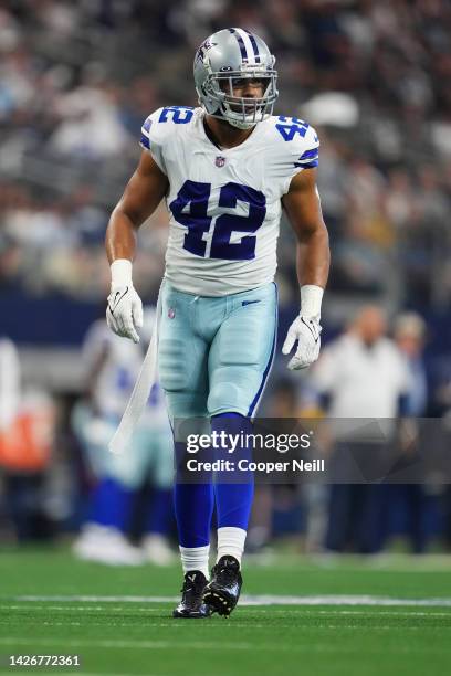 Anthony Barr of the Dallas Cowboys gets set against the Cincinnati Bengals at AT&T Stadium on September 18, 2022 in Arlington, Texas.