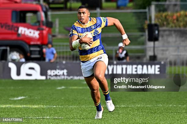 Nigel Ah Wong of Bay Of Plenty run with the ball during the round eight Bunnings NPC match between Bay of Plenty and Hawke's Bay at Tauranga Domain,...