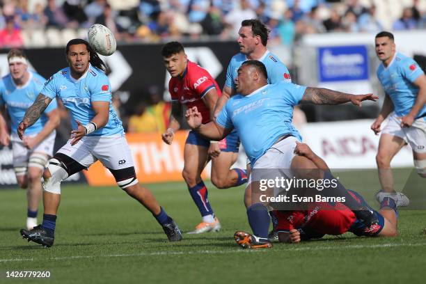 Sila Puafisi of Northland off loads the ball to Matt Matich during the round eight Bunnings NPC match between Tasman and Northland at Trafalgar Park,...