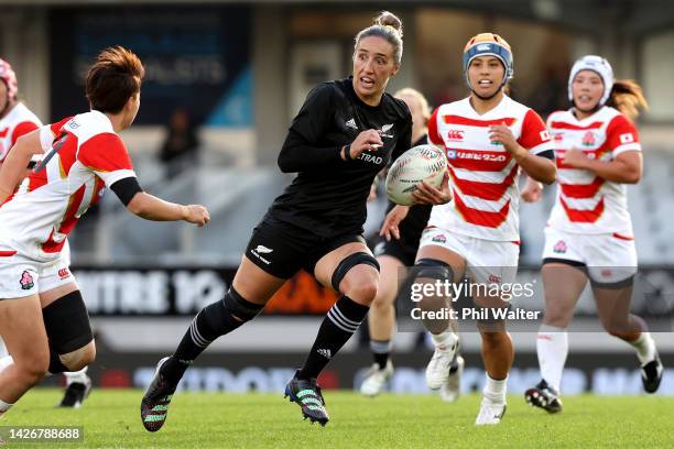 Sarah Hirini of the Black Ferns runs in for a try during the International Women's test match between the New Zealand Black Ferns and Japan at Eden...