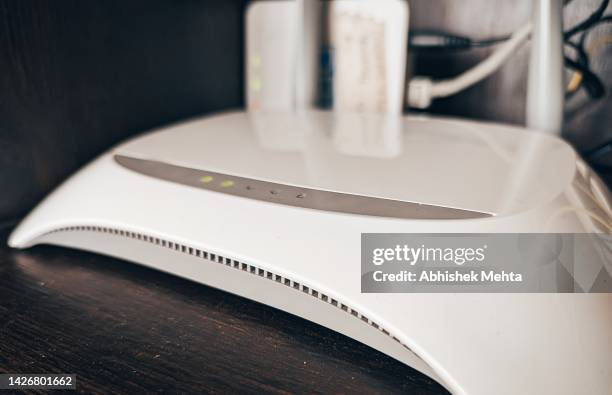 router networking - modem stock-fotos und bilder