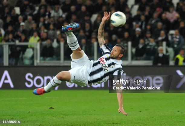 Simone Pepe of Juventus FC scores the opening goal during the Serie A match between Juventus FC and SS Lazio at Juventus Arena on April 11, 2012 in...