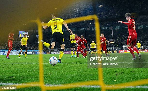 Robert Lewandowski of Dortmund scores the winning goal during the Bundesliga match between Borussia Dortmund and Bayern Muenchen at Signal Iduna Park...