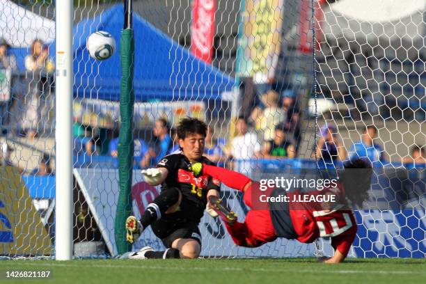 Shinzo Koroki of Kashima Antlers scores his side's first goal during the J.League J1 match between Montedio Yamagata and Kashima Antlers at NDsoft...