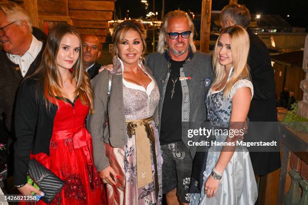 Shania Tyra Geiss, Carmen Geiss, Robert Geiss, Davina Shakira Geiss at Kaefer-Schaenke during the 187th Oktoberfest at Theresienwiese on September...