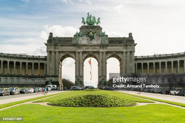 brandenburg gate and green square - brussels square stock pictures, royalty-free photos & images