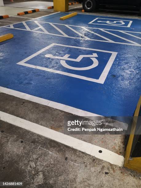 handicap parking symbol - sia - fotografias e filmes do acervo