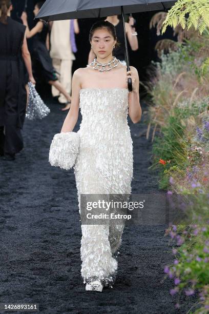 Model walks the runway of the Jil Sander Fashion Show during the Milan Fashion Week Womenswear Spring/Summer 2023 on September 24, 2022 in Milan,...