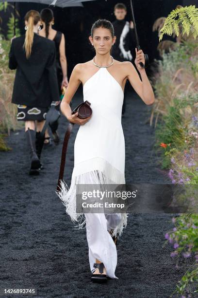Model walks the runway of the Jil Sander Fashion Show during the Milan Fashion Week Womenswear Spring/Summer 2023 on September 24, 2022 in Milan,...