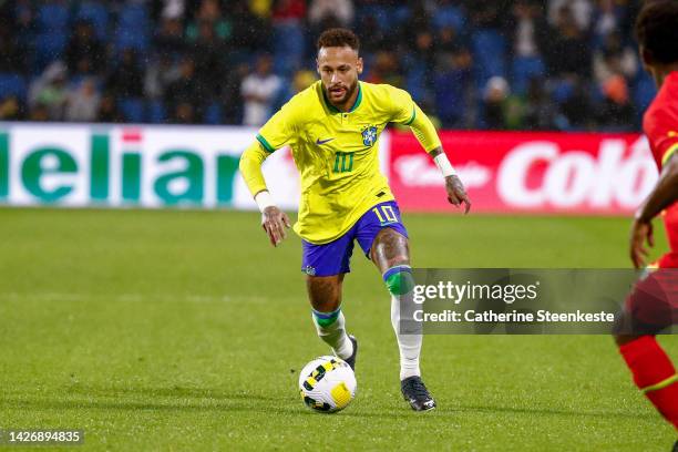 Neymar Jr of Brazil controls the ball during the international friendly match between Brazil and Ghana at Stade Oceane on September 23, 2022 in Le...