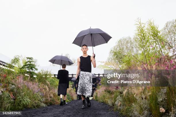 Model walks the runway of the Jil Sander Fashion Show during the Milan Fashion Week Womenswear Spring/Summer 2023 on September 24, 2022 in Milan,...