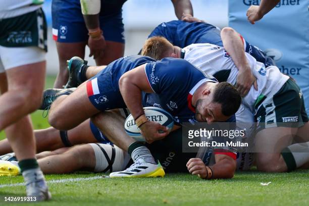 Ellis Genge of Bristol Bears scores their side's third try whilst under pressure from London Irish during the Gallagher Premiership Rugby match...
