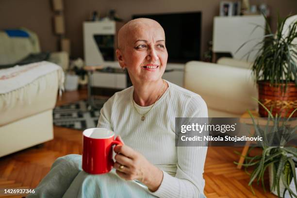 woman who beat cancer enjoys coffee - shaved head stock pictures, royalty-free photos & images