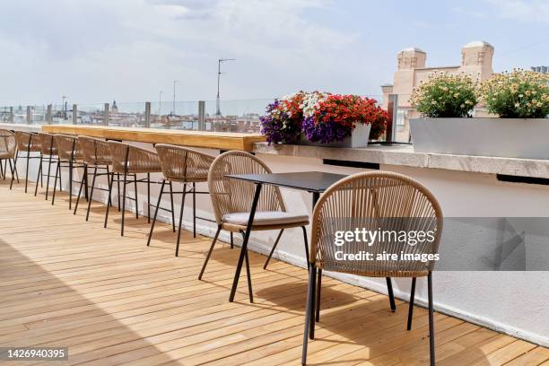 hotel terrace on a nice sunny summer day in a european city, panoramic view in the background. - wicker photos et images de collection