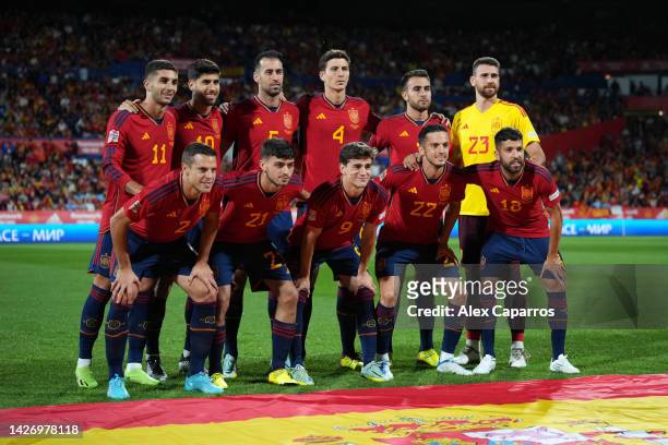 Players of Spain line up for a photo prior to the UEFA Nations League League A Group 2 match between Spain and Switzerland at La Romareda on...