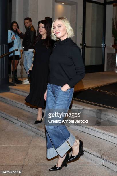 Kirsten Dunst is seen during Milan Fashion Week Womenswear Spring/Summer 2023 on September 24, 2022 in Milan, Italy.