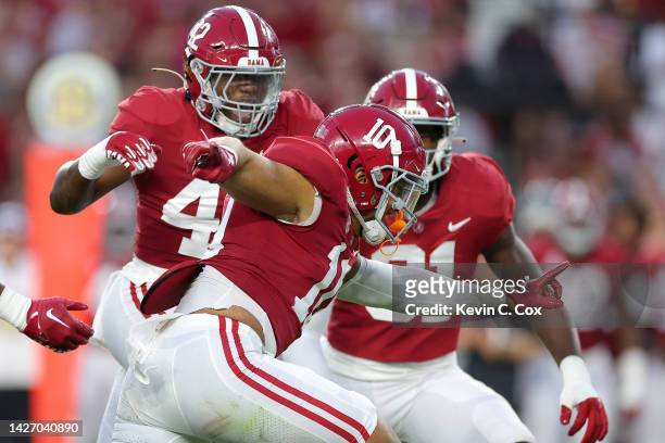 Henry To'oTo'o of the Alabama Crimson Tide celebrates a defensive stop against the Vanderbilt Commodores during the first half of the game at...
