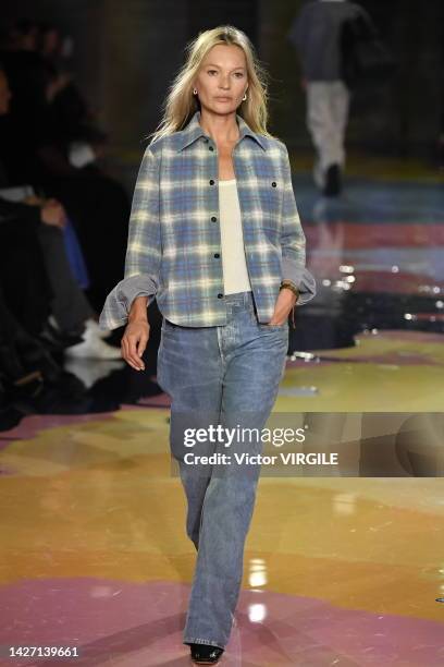Kate Moss walks the runway during the Bottega Veneta Ready to Wear Spring/Summer 2023 fashion show as part of the Milan Fashion Week on September 24,...