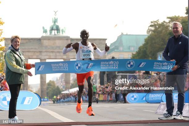Eliud Kipchoge of Kenya crosses the finish line of the 2022 BMW Berlin-Marathon in a new Wolrd Record Time of 2:01:09 h on September 25, 2022 in...