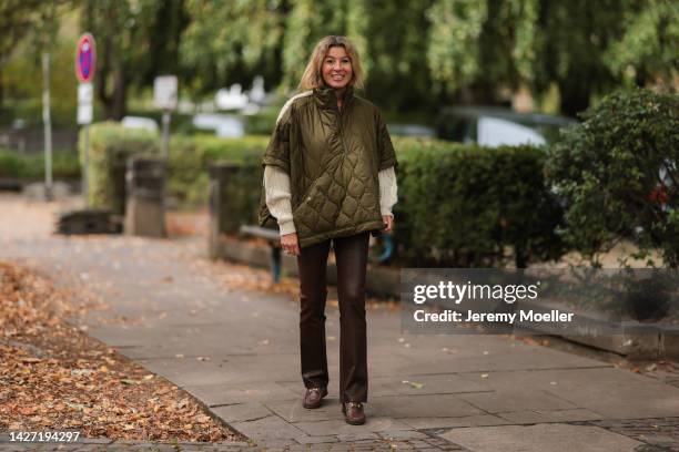 Yasmin von Schlieffen-Nannen seen wearing a claussen dark green knit poncho, stouls brown skinny leather pants and gucci brown leather loafer on...