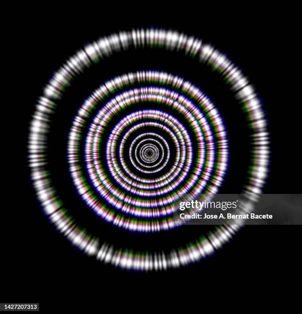 full frame of concentric circles of bright light on a black background. - onde sinusoïdale photos et images de collection