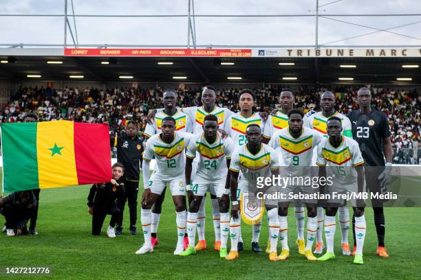 Senegal pre match team photo, from top right: Pathe Ciss, Pape Gueye, Abdou Diallo, Pape Matar Sarr, Kalidou Koulibaly, Alfred Gomis, bottom line...