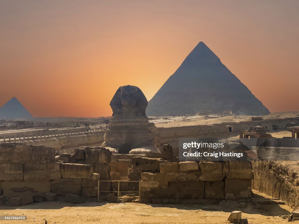 Pyramid Scene The Great Pyramid And Sphinx Of Giza In Egypt At Sunset Desert Scene ...