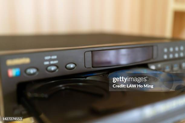 video compact disk player - disco blu ray imagens e fotografias de stock