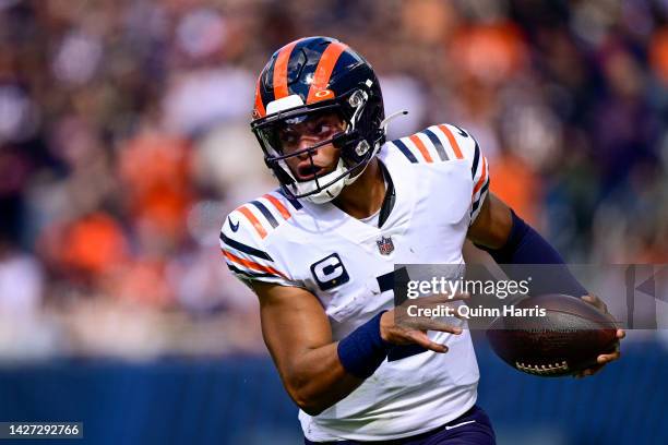 Quarterback Justin Fields of the Chicago Bears runs the ball during the first quarter at Soldier Field on September 25, 2022 in Chicago, Illinois.