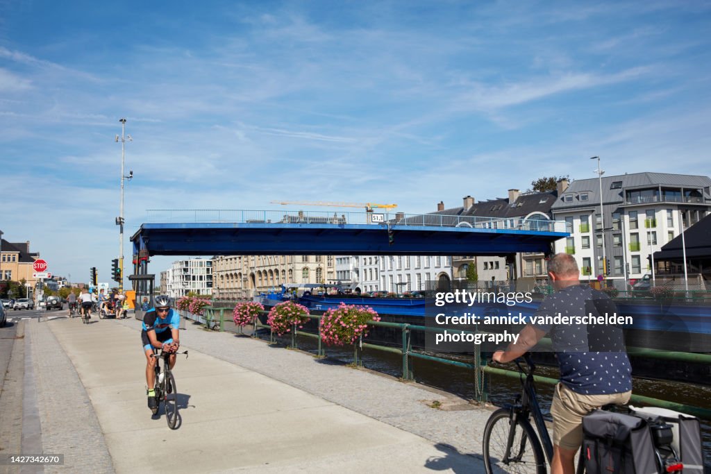 Table bridge and Scheldt river