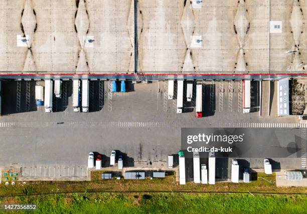 Unloading Semis Unloading Semi Truck Photos and Premium High Res Pictures - Getty Images
