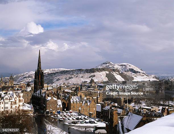 edinburgh old town viewed from edinburgh castle, scotland - edinburgh old town stock pictures, royalty-free photos & images