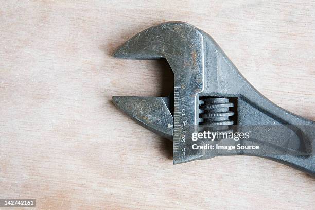 adjustable spanner - adjustable wrench stockfoto's en -beelden