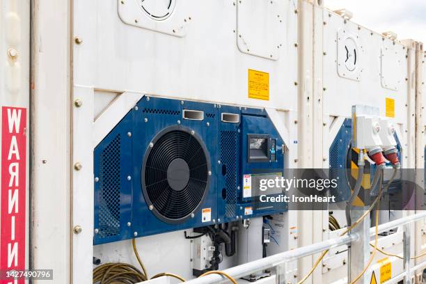 Container Rifers Plug In Refrigerated Container Ship Foto e immagini stock - Getty Images