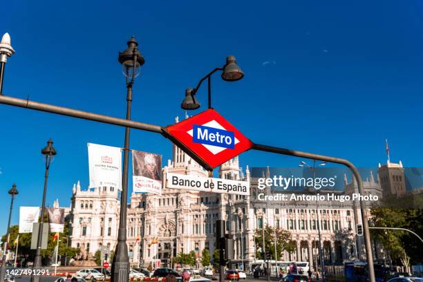 metro station banco de españa and palacio de cibeles, madrid's city hall building. - banco de la nacion stock-fotos und bilder