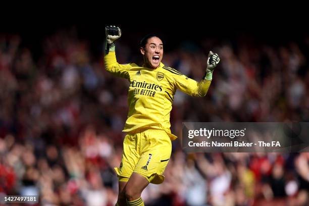 Manuela Zinsberger of Arsenal celebrates after their teammate Beth Mead scored their side's first goal during the FA Women's Super League match...