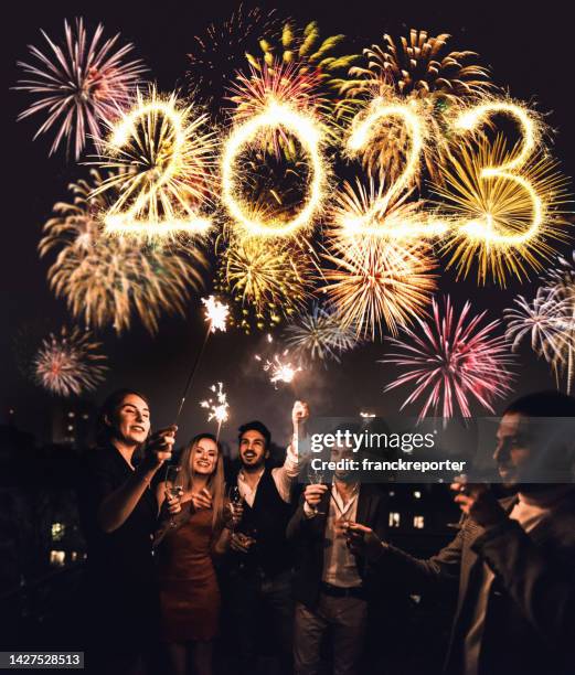 silvester feiern - neujahr glück stock-fotos und bilder