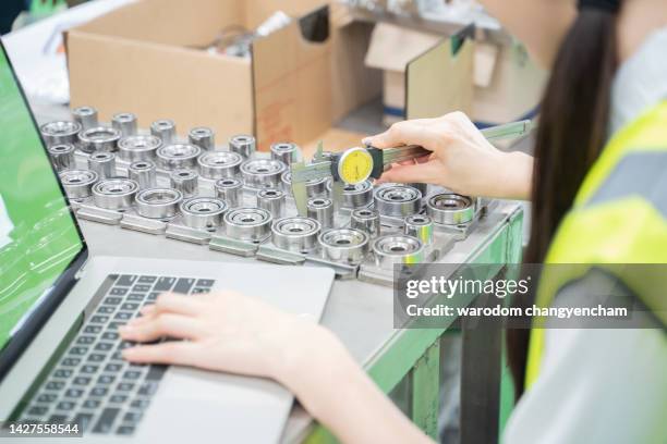 Production Control Operators Machine Operator Warehouse Photos and Premium High Res Pictures - Getty ...