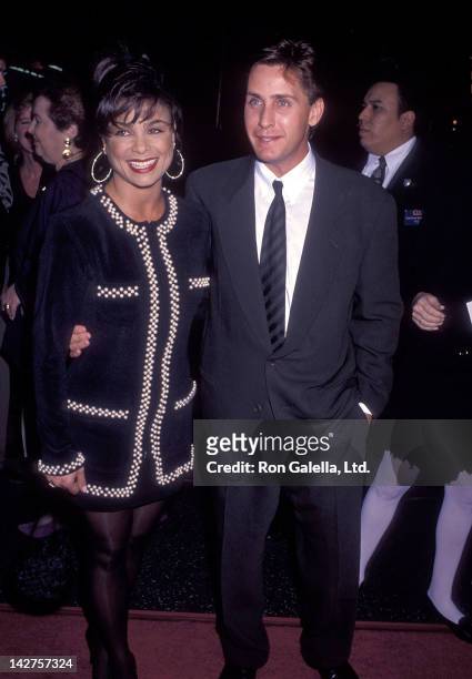Singer Paula Abdul and actor Emilio Estevez attend the "Freejack" Hollywood Premiere on January 16, 1992 at the Mann's Chinese Theatre in Hollywood,...